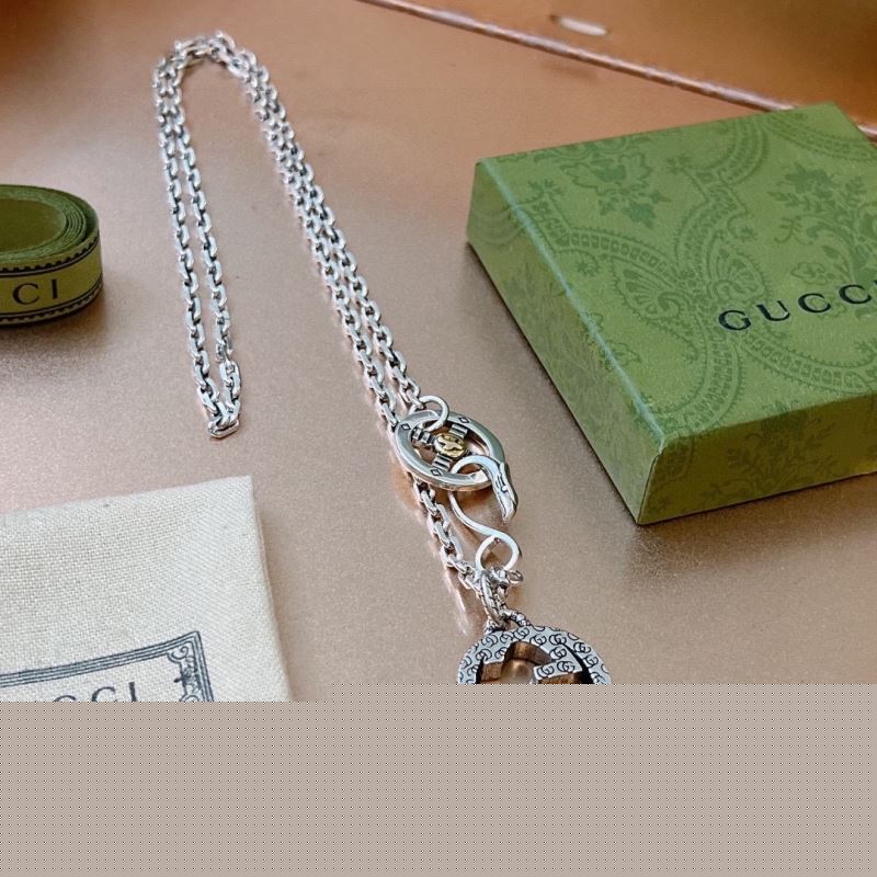 G*u*i necklaces